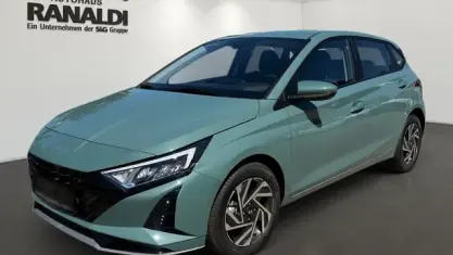 Neu Hyundai i20 Comfort 90 PS (66 kW) 2026 Gruen Kleinwagen