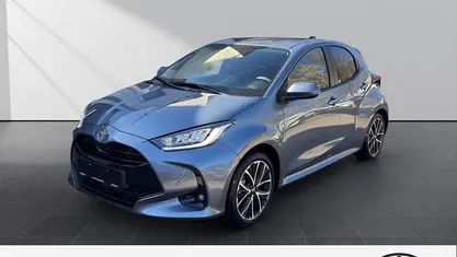 Neu Toyota Yaris Hybrid 117 PS (86 kW) 2026 Grau Kleinwagen