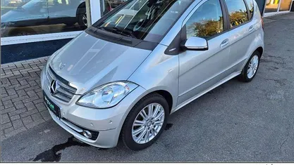 Gebraucht Mercedes A160 Elegance 82 PS (60 kW) 2010 Silber Limousine