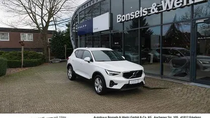 Weiß metallic Gebraucht 2024 Volvo XC40 Core SUV | 31.950 € (Fairer Preis)