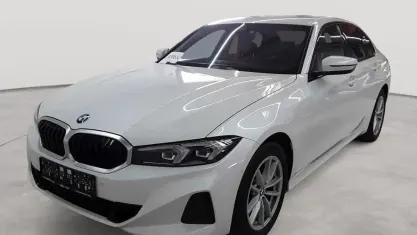 Gebraucht BMW 320 Sport Line 190 PS (139 kW) 2024 Mineralweiß metallic Limousine