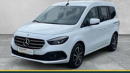 Weiß Gebraucht 2023 Mercedes 180 Edition Limousine | 26.990 € (Fairer Preis)