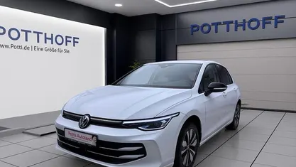 Gebraucht VW Golf VIII Goal 116 PS (85 kW) 2025 Pure white Limousine