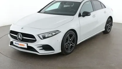 Gebraucht Mercedes A200 AMG line 163 PS (119 kW) 2021 Weiß Limousine