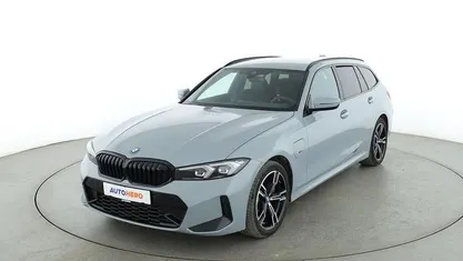 Grau Gebraucht 2022 BMW 320 Comfort Edition Kombi | 30.430 € (Fairer Preis)