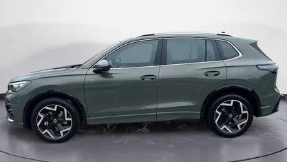 Second-hand VW Tiguan R-line 150 CP (110 kW) 2025 Gri SUV