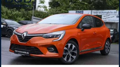 Gebraucht Renault Clio V Evolution 91 PS (66 kW) 2023 Valenciaorange met (blau) Limousine