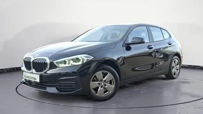 Schwarz Gebraucht 2022 BMW 118 Advantage Kleinwagen | 23.460 € (Fairer Preis)