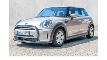 Gebraucht Mini ONE Essential 102 PS (75 kW) 2022 Rooftop grey Kleinwagen