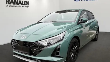 Gebraucht Hyundai i20 Select 101 PS (74 kW) 2025 Mangrove green (gruen) Kleinwagen