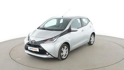 Brugt Toyota Aygo X-play 69 HK (50 kW) 2015 Sølv Hatchback