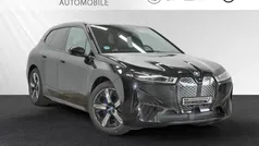 Saphirschwarz metallic Gebraucht 2024 BMW iX Sport Line SUV | 74.990 € (Fairer Preis)