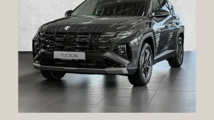 Neu Hyundai Tucson Select 239 PS (175 kW) 2025 Ecotronic grey SUV