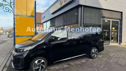 Karbon schwarz Gebraucht 2024 Opel Zafira Life Van / Kleinbus | 40.990 € (Fairer Preis)