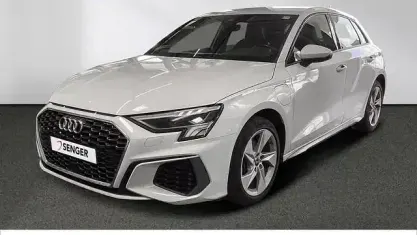 Gebraucht Audi A3 Sportback e-tron S-Line 204 PS (150 kW) 2023 Gletscherweiß metallic Kleinwagen