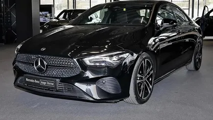 Gebraucht Mercedes CLA180 Progressive 136 PS (100 kW) 2025 Metalliclack kosmosschwarz Limousine