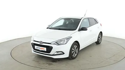 Gebraucht Hyundai i20 Passion 84 PS (61 kW) 2018 Weiß Limousine