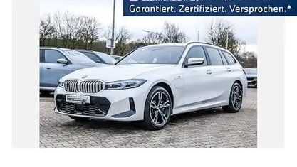 Weiß Gebraucht 2024 BMW 330e M Sport Kombi | 46.900 € (Fairer Preis)