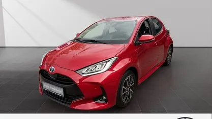 Gebraucht Toyota Yaris Hybrid Team 116 PS (85 kW) 2022 Rot Limousine