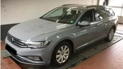 Grau Gebraucht 2023 VW Passat Business Kombi | 21.902 € (Fairer Preis)