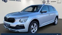 Brilliantsilber metallic Gebraucht 2024 Skoda Kamiq Selection SUV | 23.790 € (Fairer Preis)