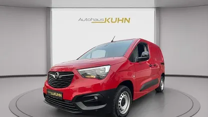 Rot Gebraucht 2022 Opel Combo Edition Van / Kleinbus | 14.900 € (Fairer Preis)