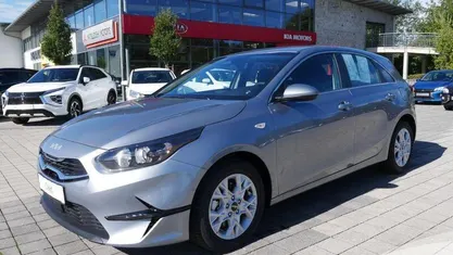 Neu Kia Ceed Vision 140 PS (102 kW) 2025 Lunarsilber metallic Kleinwagen