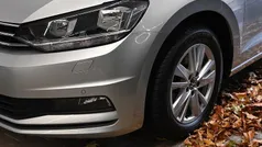 Silber Gebraucht 2024 VW Touran Comfortline Van / Kleinbus | 32.850 € (Fairer Preis)