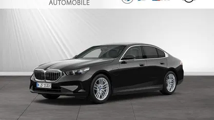 Gebraucht BMW 550e Sport Line 489 PS (359 kW) 2025 Black sapphire metallic Limousine