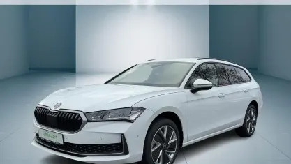 Neu Skoda Superb Selection 150 PS (110 kW) 2025 Kristall weiss Kombi