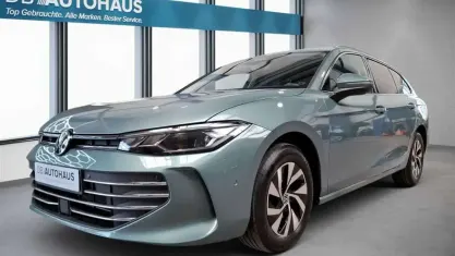 Gebraucht VW Passat Business 150 PS (110 kW) 2024 Maripositgrün metallic Kombi