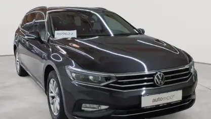 Gebraucht VW Passat Business 150 PS (110 kW) 2022 Mangangrau metallic Kombi