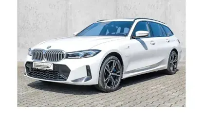 Gebraucht BMW 330e Comfort Edition 292 PS (214 kW) 2025 Weiß Kombi