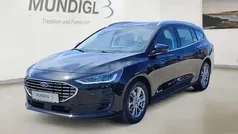 Obsidianschwarz metallic (metallic) Gebraucht 2022 Ford Focus Titanium Kombi | 21.430 € (Fairer Preis)