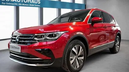 Rot Gebraucht 2023 VW Tiguan Elegance SUV | 30.930 € (Fairer Preis)