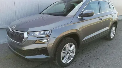 Gebraucht 2025 Skoda Karoq Selection SUV | 36.190 € (Fairer Preis)