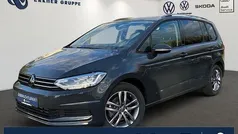 Grau Gebraucht 2024 VW Touran Move Van / Kleinbus | 36.399 € (Fairer Preis)