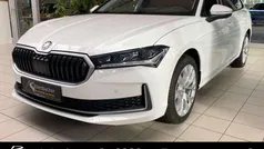 Purity weiss Gebraucht 2025 Skoda Superb Selection Kombi | 36.990 € (Guter Preis)