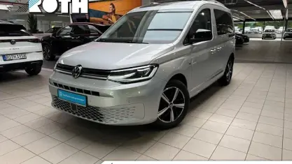 Gebraucht VW Caddy Style 122 PS (89 kW) 2023 Silber Van / Kleinbus
