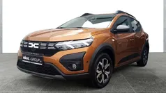 Grau Gebraucht 2023 Dacia Sandero Expression Kleinwagen | 15.990 € (Fairer Preis)