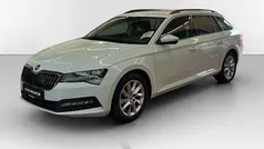 Weiß Gebraucht 2023 Skoda Superb Ambition Kombi | 33.990 € (Guter Preis)