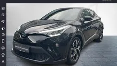 Mysticschwarz mica (schwarz) Gebraucht 2021 Toyota C-HR Team SUV | 23.870 € (Fairer Preis)