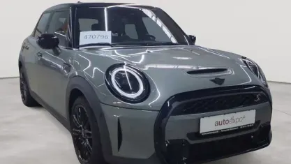 Gebraucht Mini Cooper S Classic 178 PS (130 kW) 2022 Moonwalk grey metallic Kleinwagen