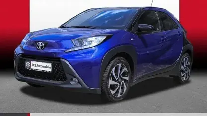 Gebraucht Toyota Aygo X Basis 72 PS (52 kW) 2023 Juniper blue metallic/ night sky black SUV
