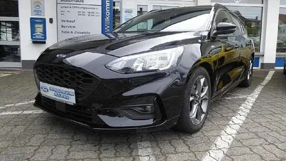 Schwarz (obsidianschwarz metallic) Gebraucht 2021 Ford Focus ST-Line Kombi | 19.990 € (Fairer Preis)