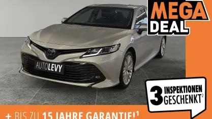 Gebraucht Toyota Camry 218 PS (160 kW) 2021 Silber metallic Limousine