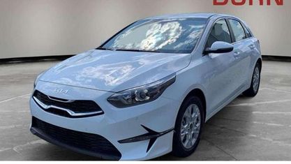 Używany Kia Ceed 101 KM (74 kW) 2025 Biały Hatchback