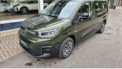 Neu Citroën Berlingo 131 PS (96 kW) 2026 Grün Van / Kleinbus