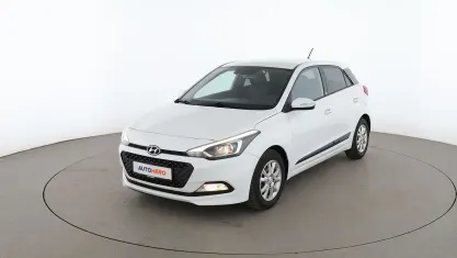Gebraucht Hyundai i20 Passion 84 PS (61 kW) 2016 Weiß Limousine