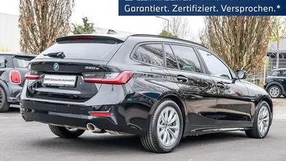 Gebraucht BMW 330e Sport Line 292 PS (214 kW) 2022 Kombi